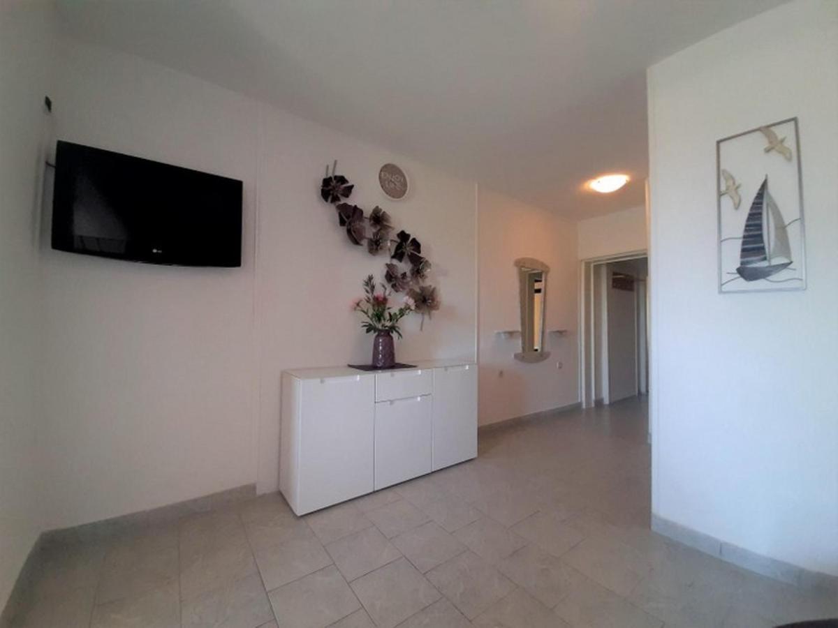 Apartments Nada Krk Island Ngoại thất bức ảnh